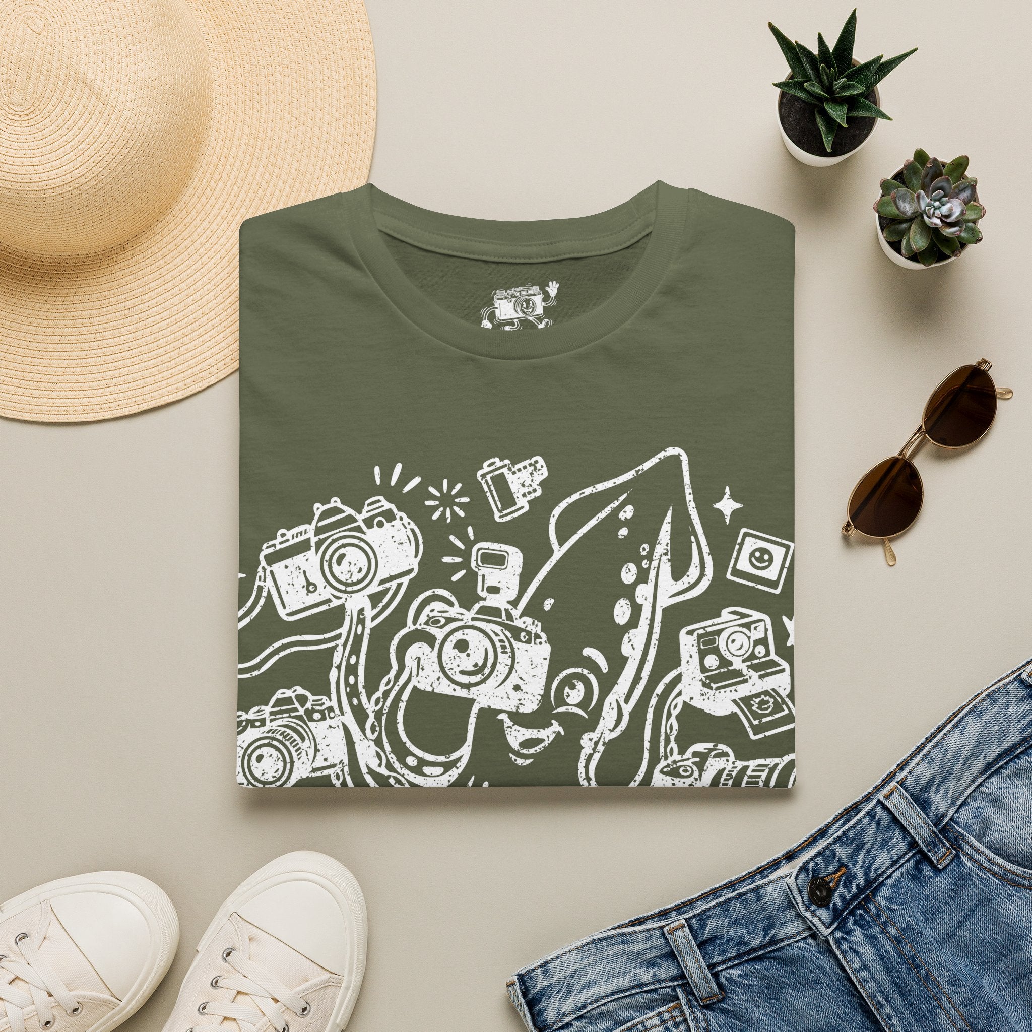 ‘Camerami’ DISTRESSED VERSION Fun Squid Calamari/Cameras T-Shirt — Photography Lover Tee