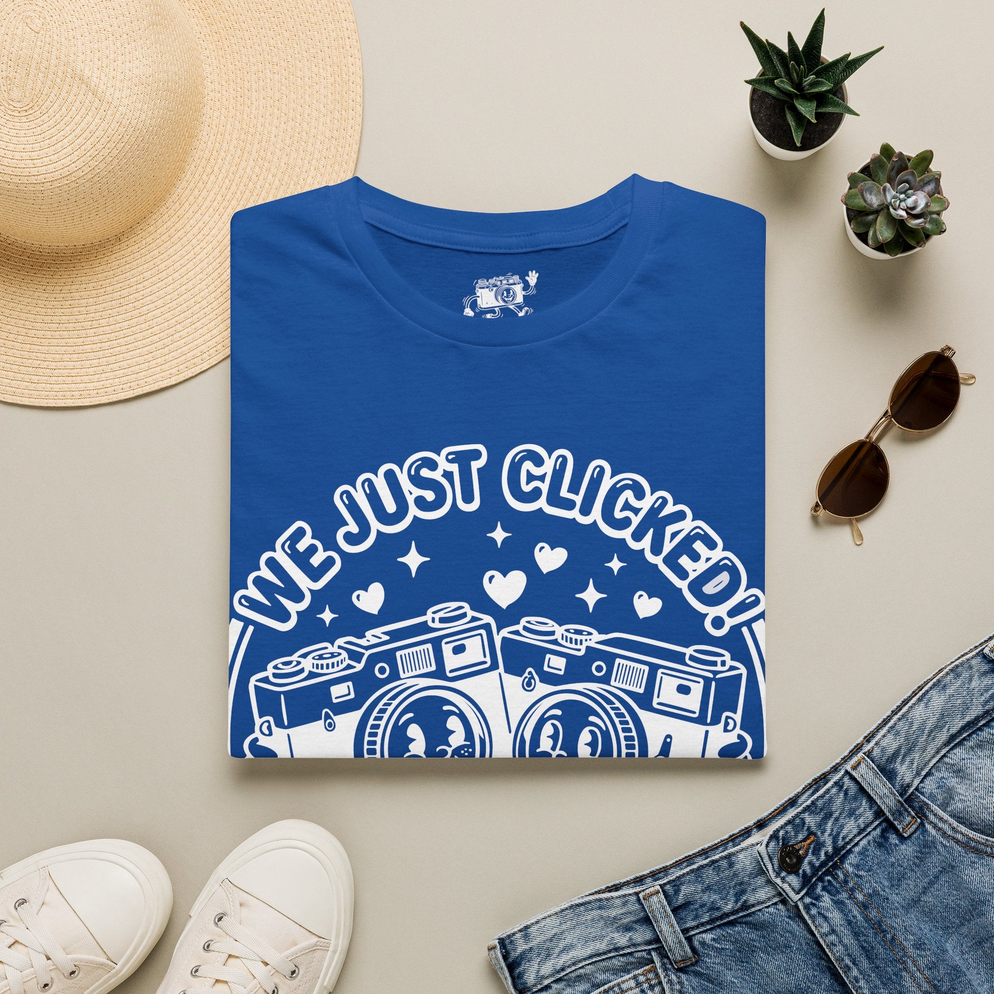 ‘We Just Clicked!’ camera besties forever fun 1930’s art style camera graphic T-Shirt — Photography Lover Tee