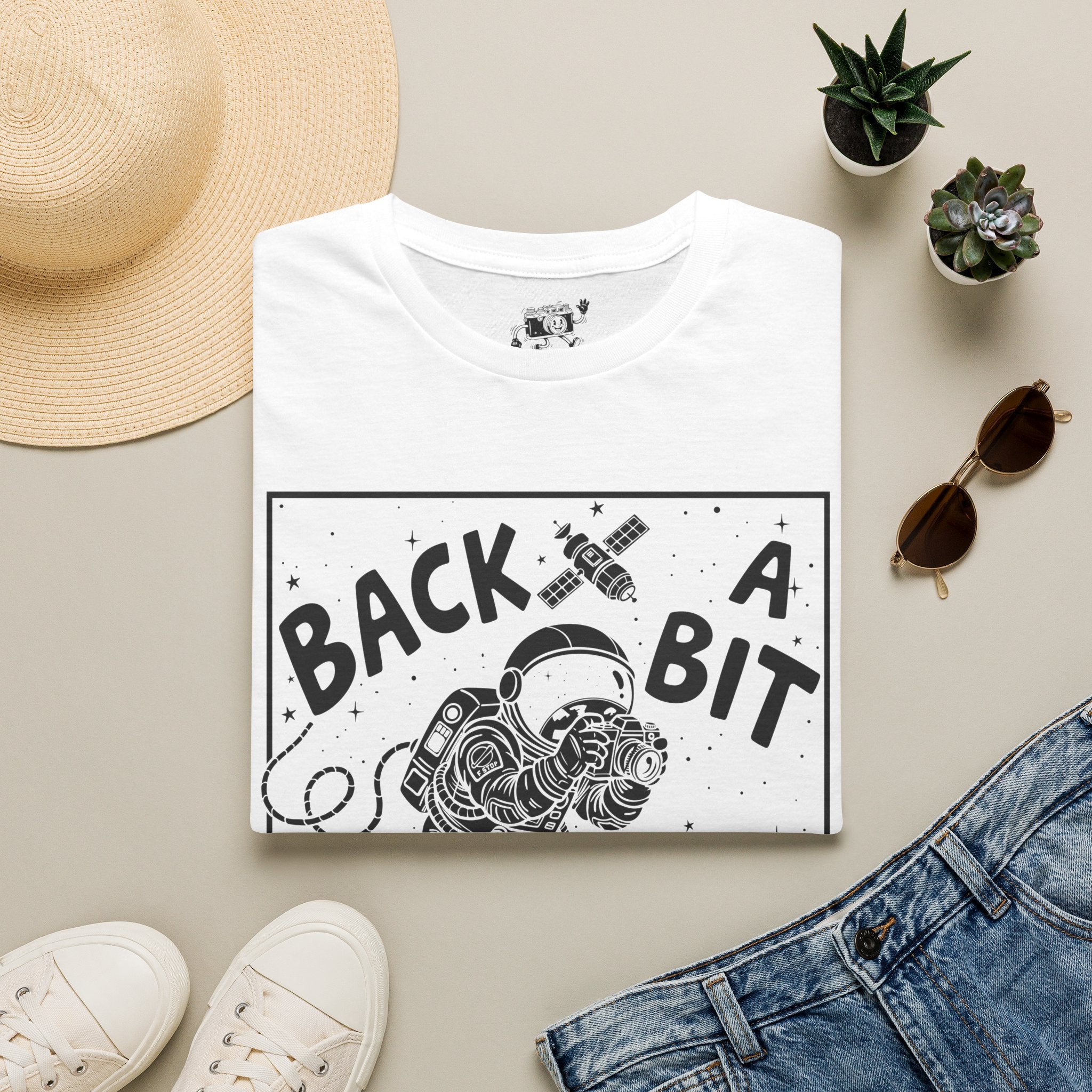 ‘Back a Bit’ wide angle lens at the ready with this funny T-Shirt — Photography Lover Tee