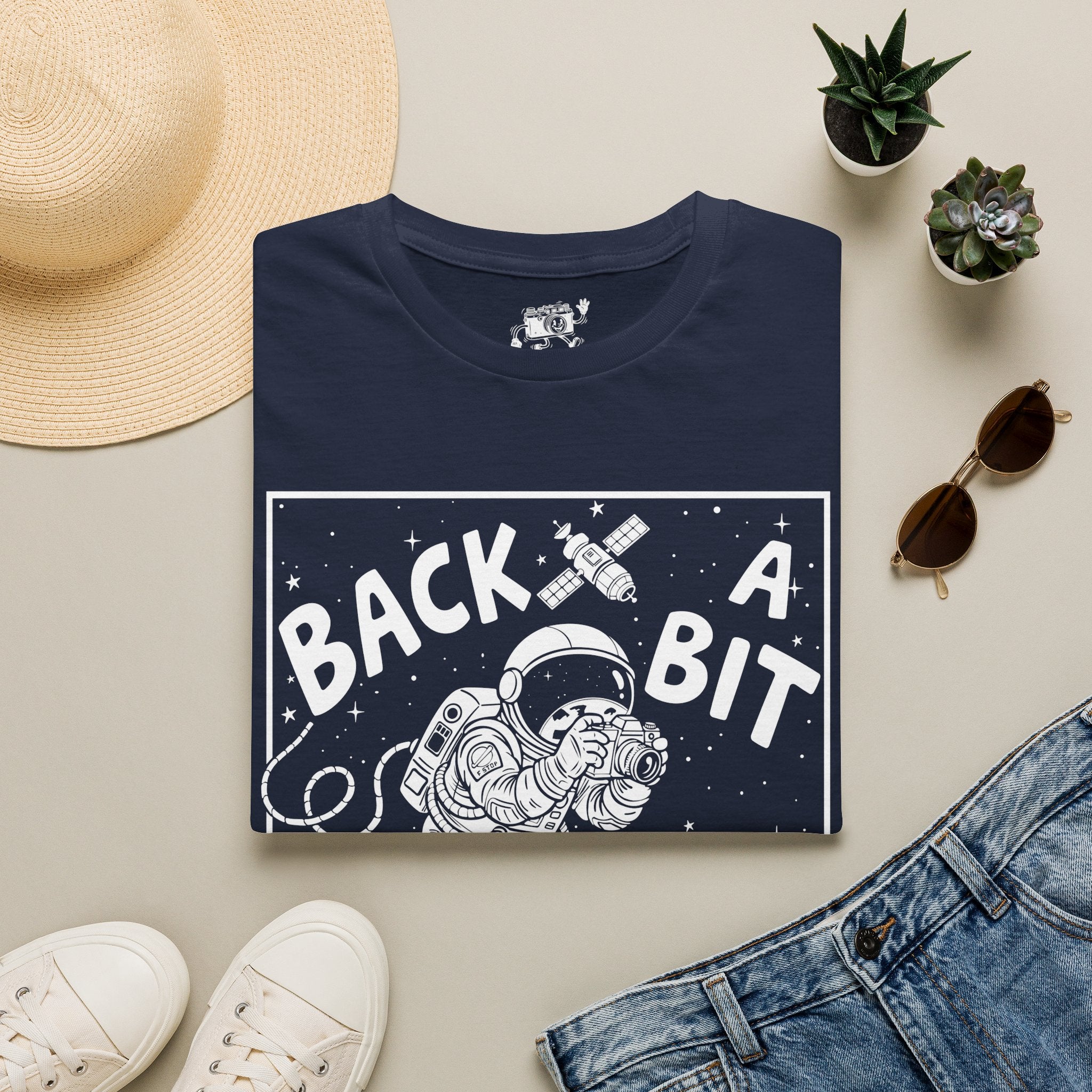 ‘Back a Bit’ wide angle lens at the ready with this funny T-Shirt — Photography Lover Tee