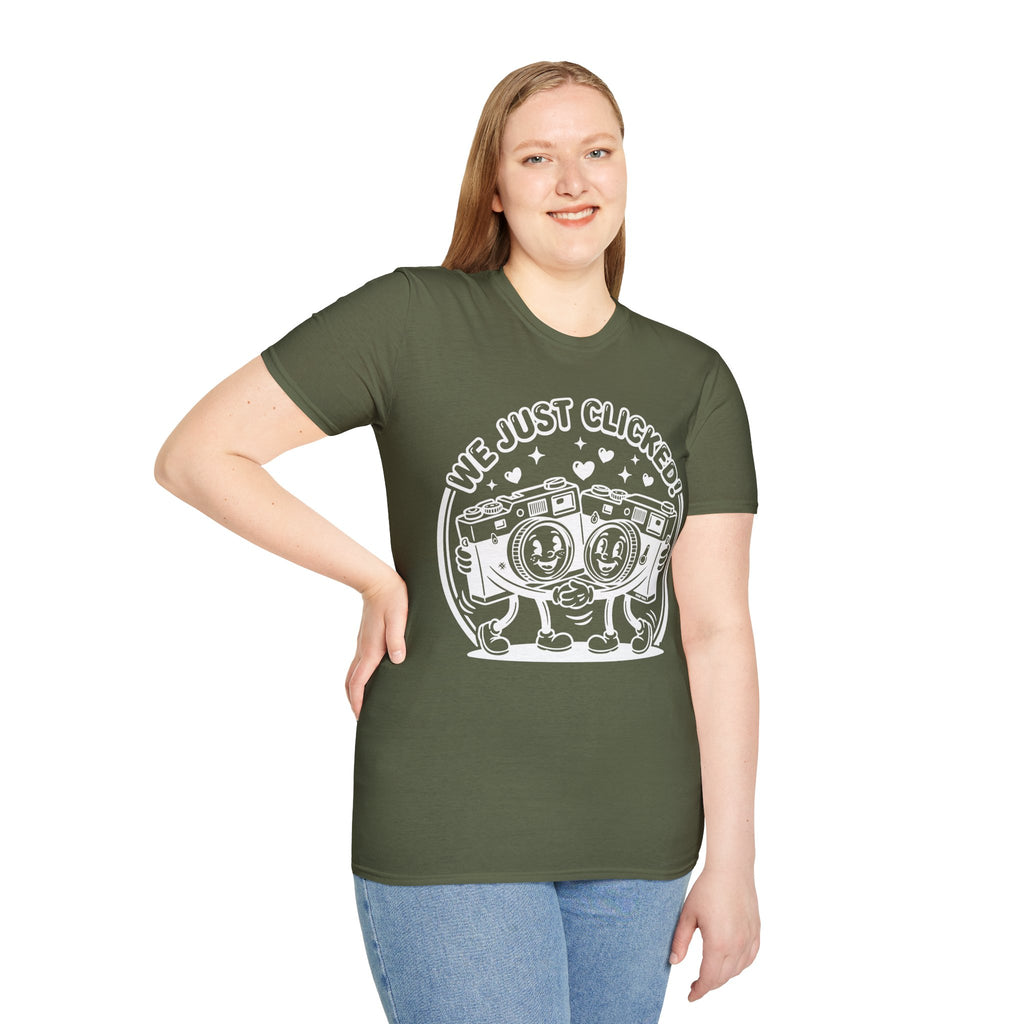 ‘We Just Clicked!’ camera besties forever fun 1930’s art style camera graphic T-Shirt — Photography Lover Tee