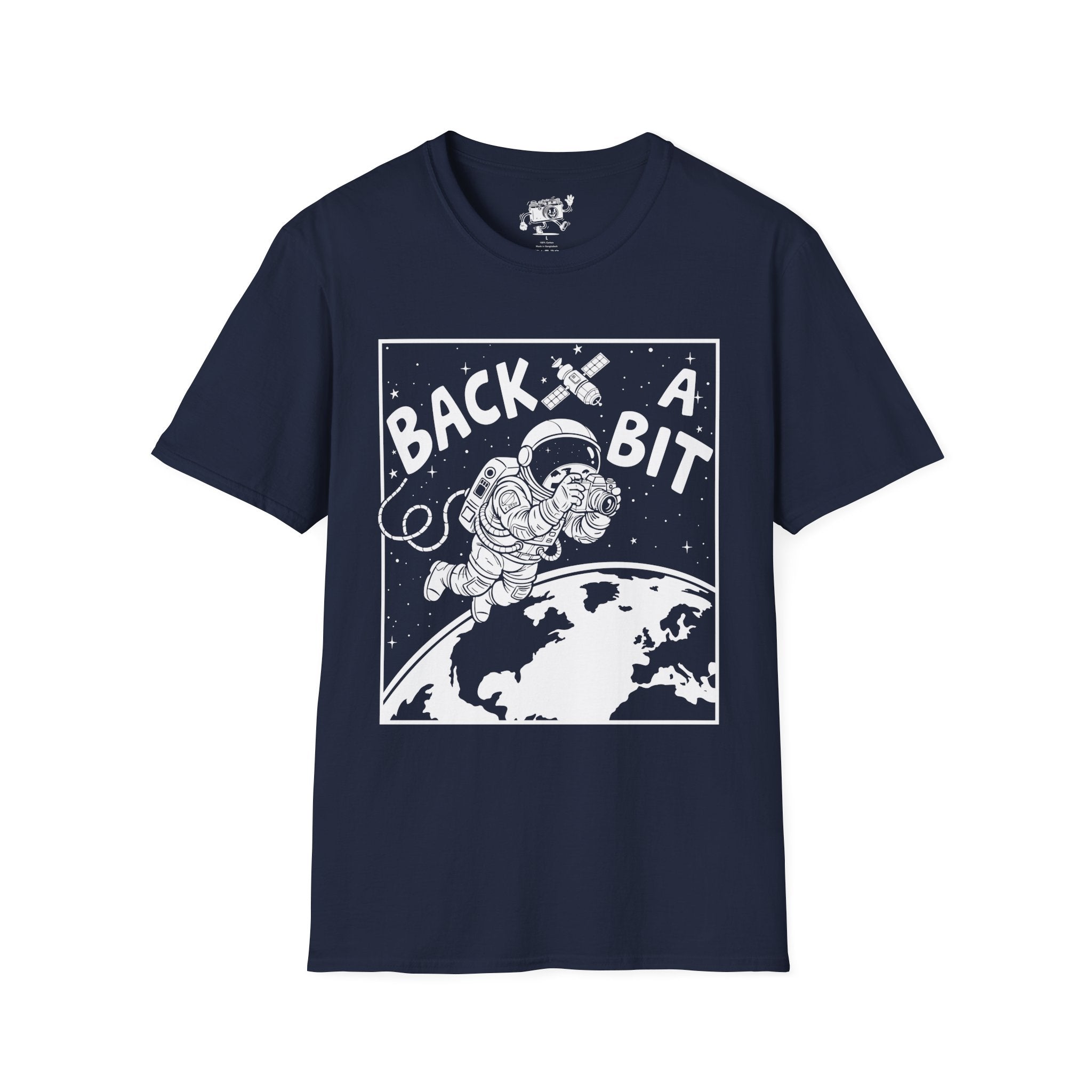 ‘Back a Bit’ wide angle lens at the ready with this funny T-Shirt — Photography Lover Tee