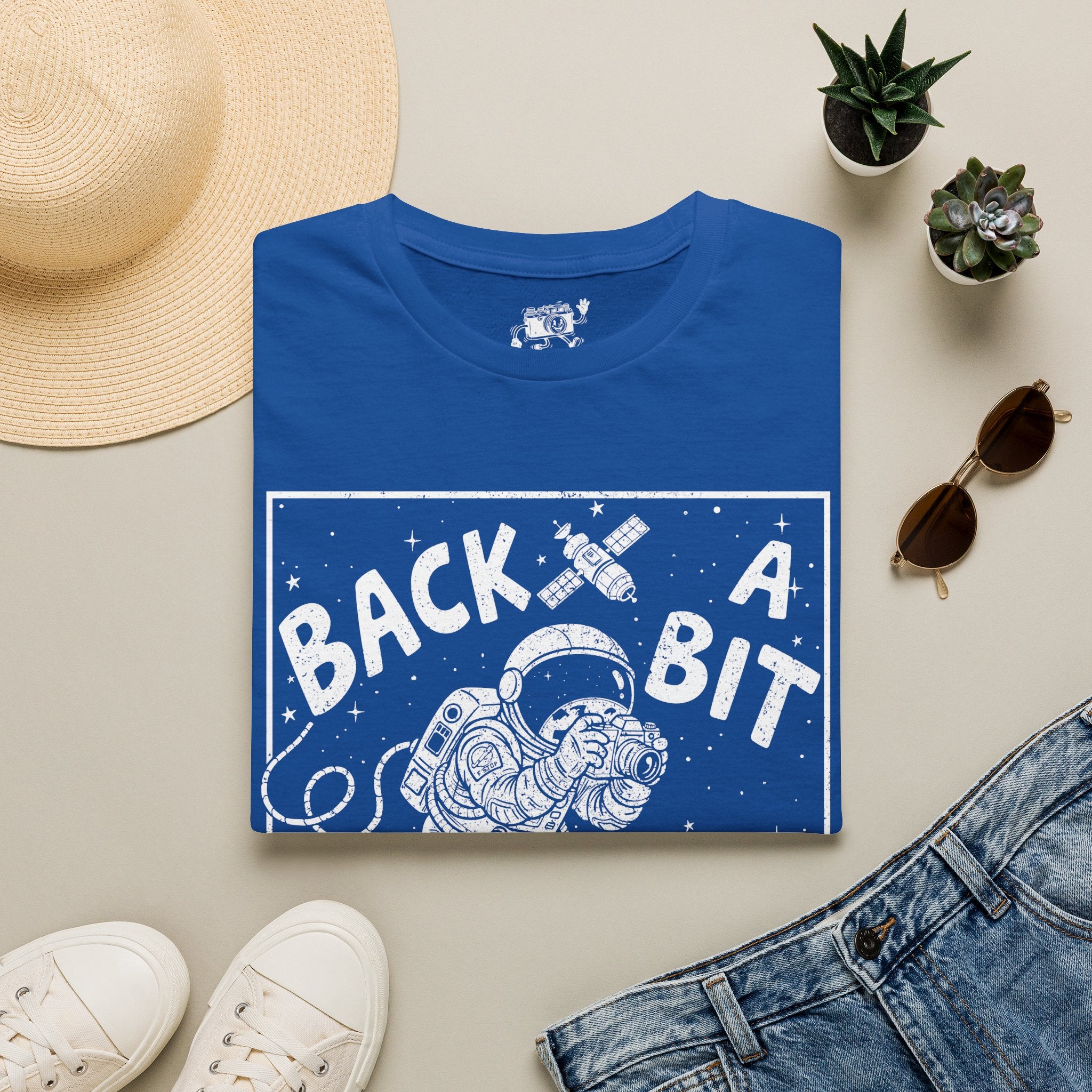 DISTRESSED VERSION ‘Back a Bit’ wide angle lens at the ready with this funny T-Shirt — Photography Lover Tee