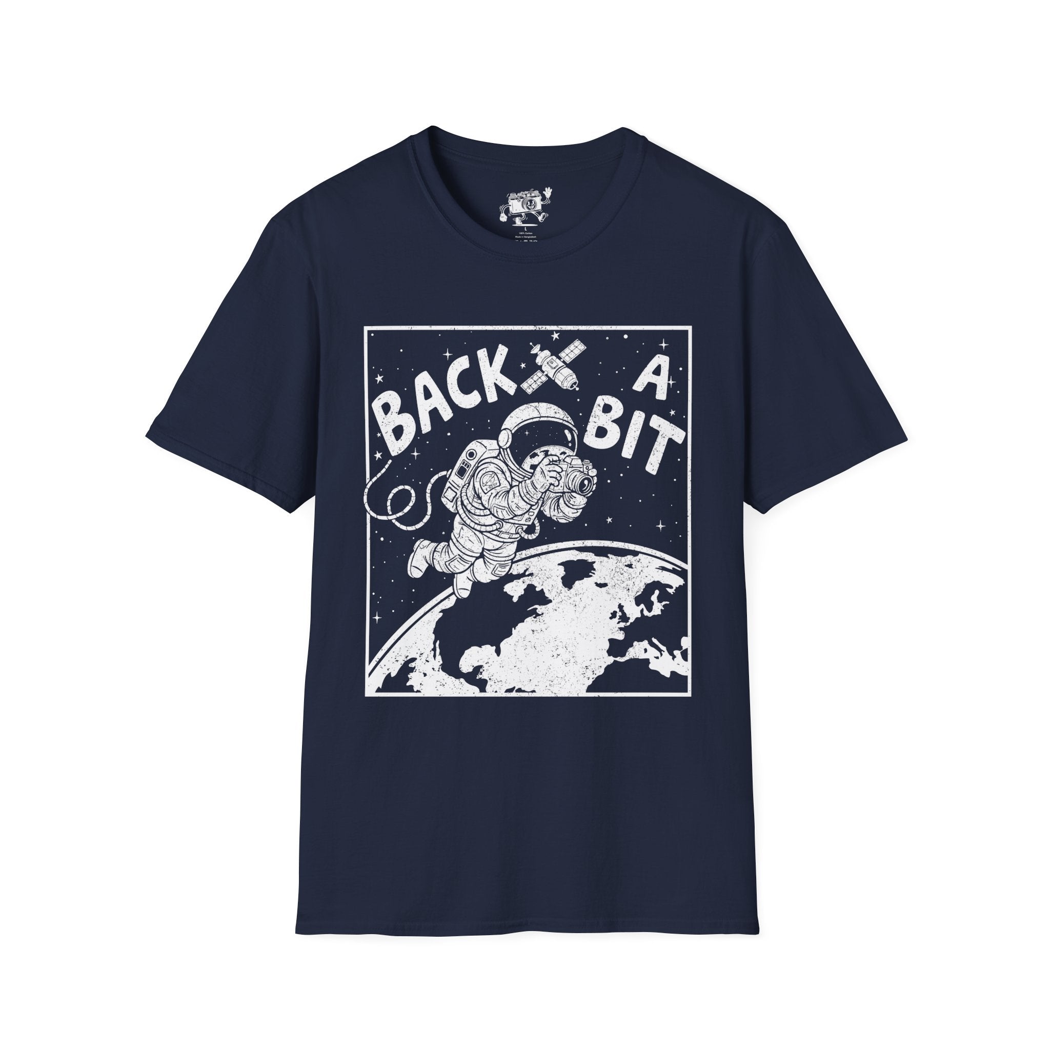 DISTRESSED VERSION ‘Back a Bit’ wide angle lens at the ready with this funny T-Shirt — Photography Lover Tee