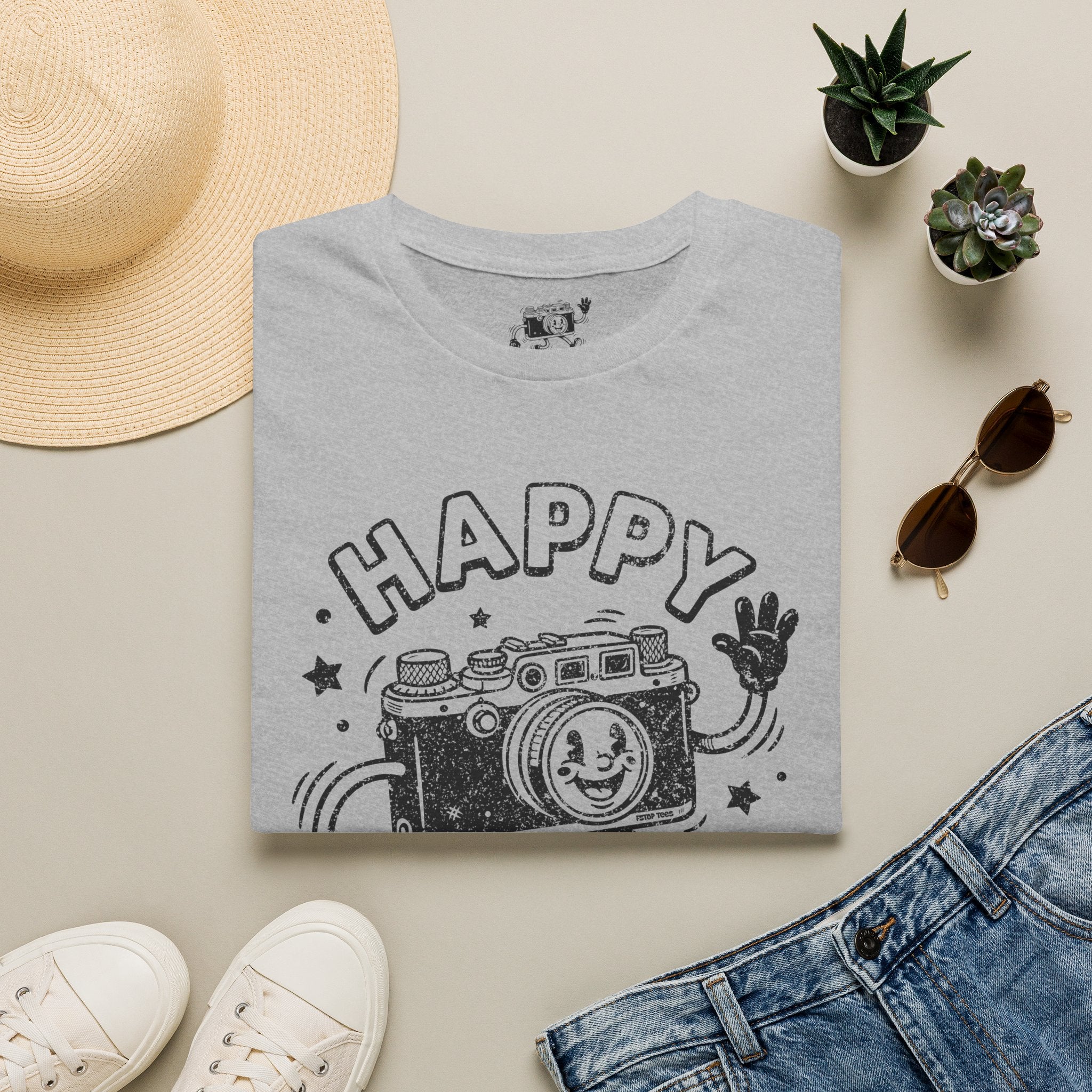 Happy Snapper DISTRESSED VERSION fun 1930’s art style camera graphic T-Shirt — Photography Lover Tee