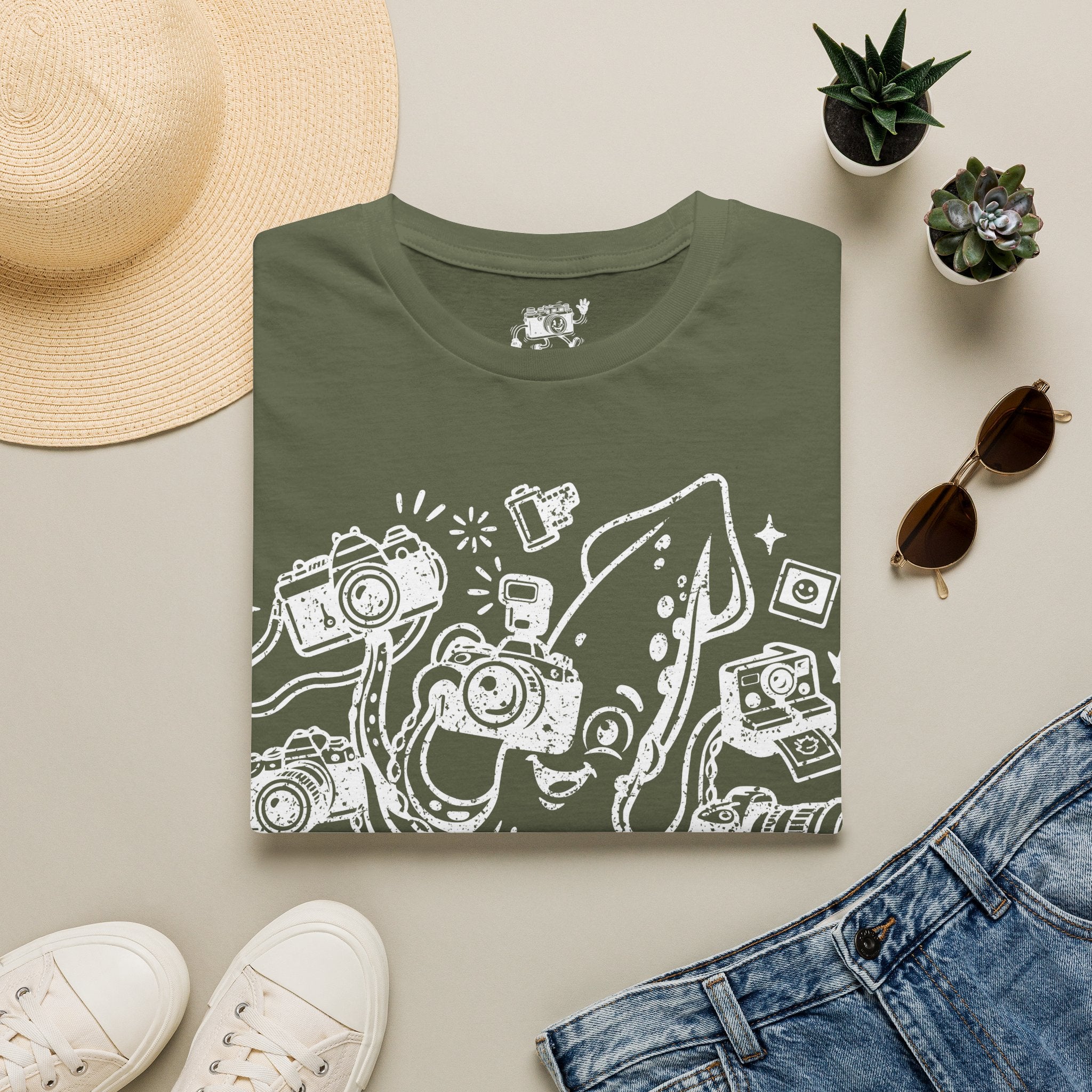 ‘Camerami’ DISTRESSED VERSION Fun Squid Calamari/Cameras T-Shirt — Photography Lover Tee