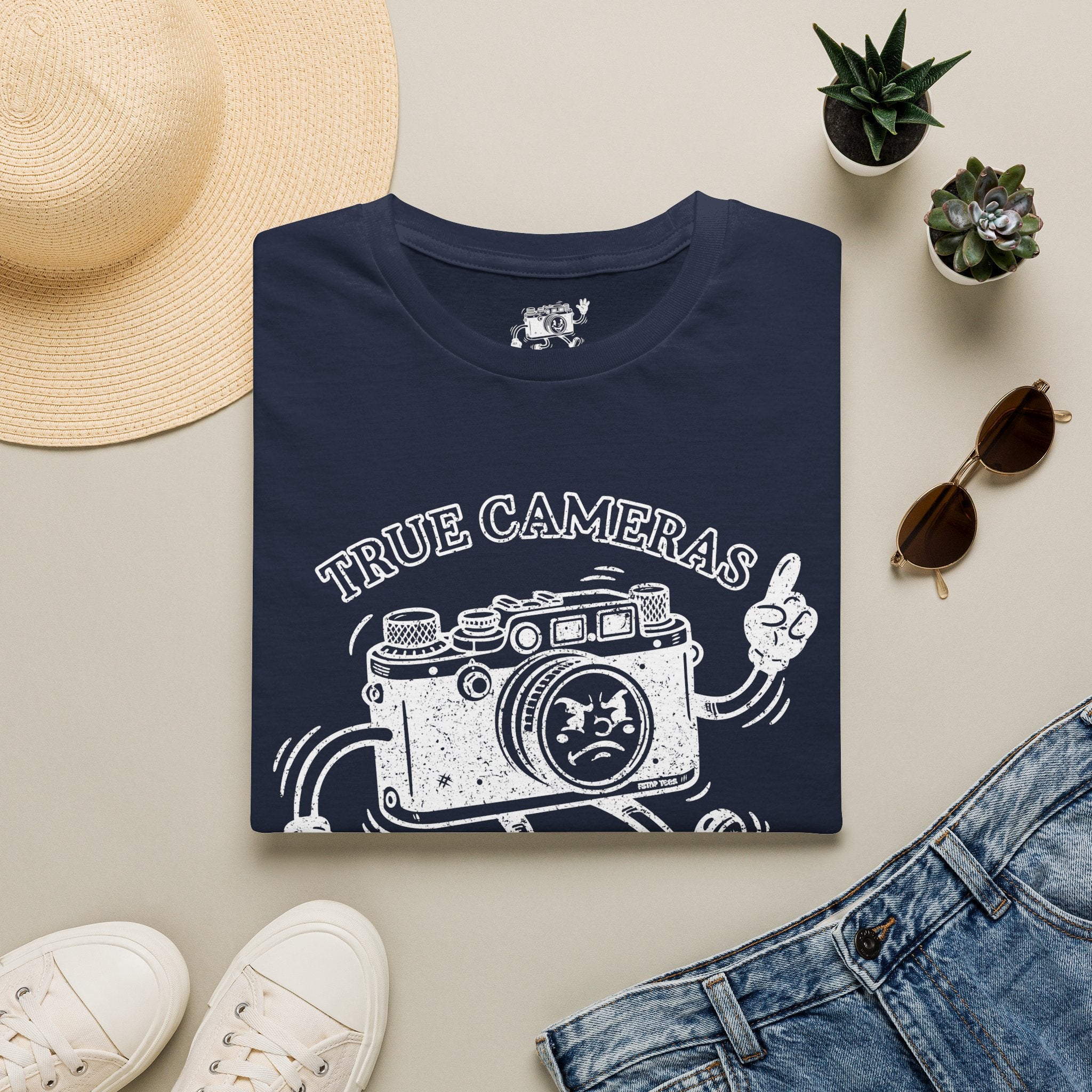 DISTRESSED VERSION ‘True Cameras Don’t Text’ put your phone away with this funny T-Shirt — Photography Lover Tee