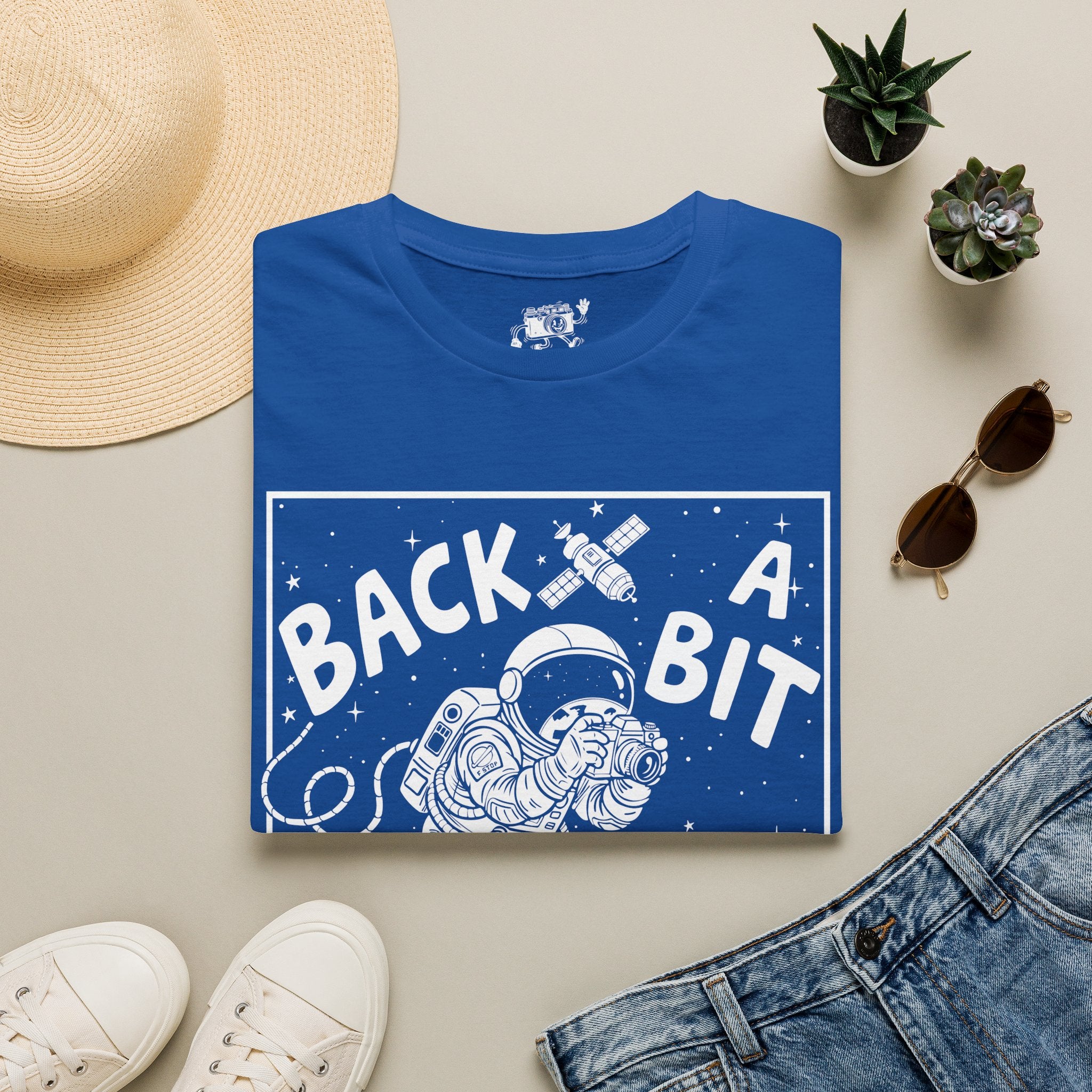‘Back a Bit’ wide angle lens at the ready with this funny T-Shirt — Photography Lover Tee