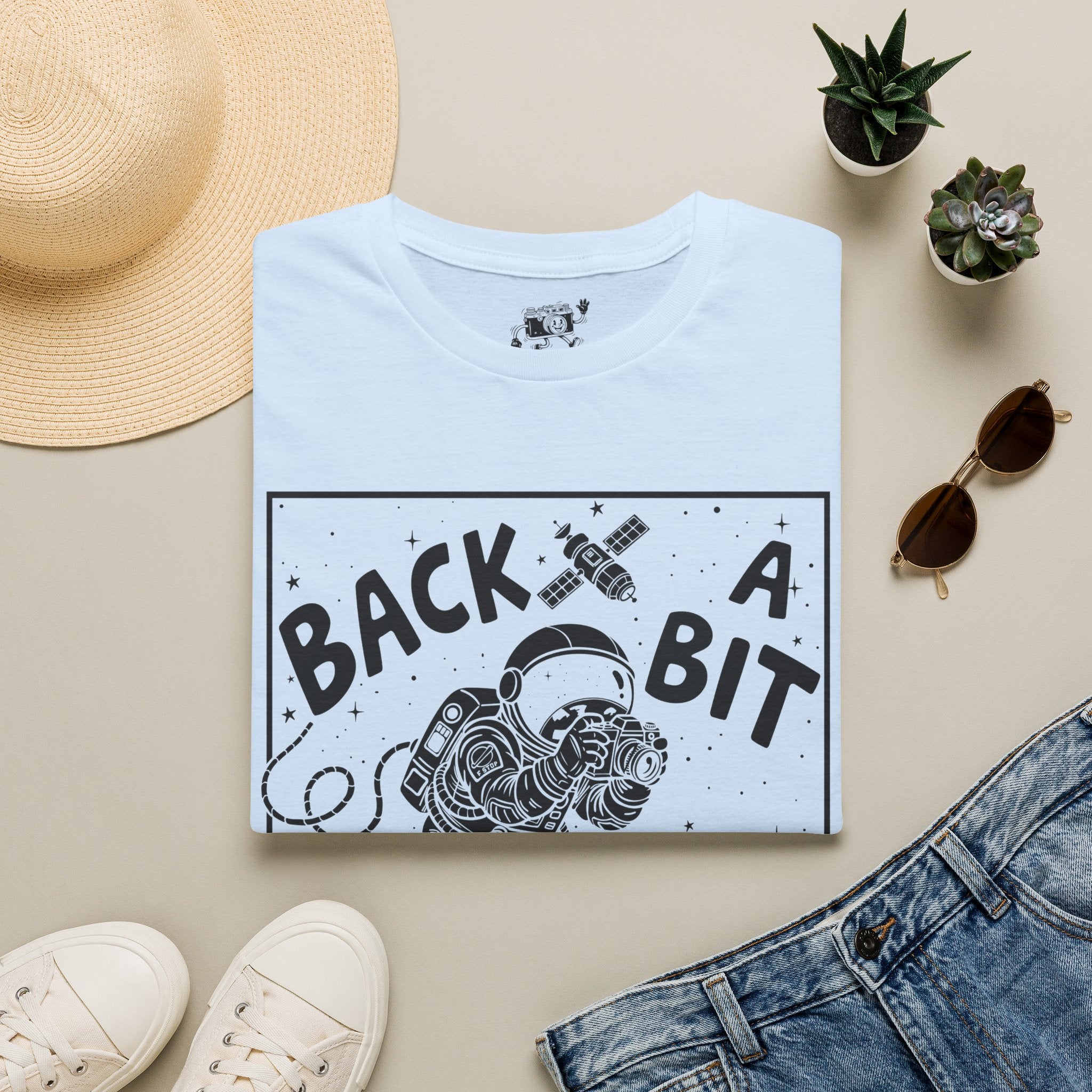 ‘Back a Bit’ wide angle lens at the ready with this funny T-Shirt — Photography Lover Tee