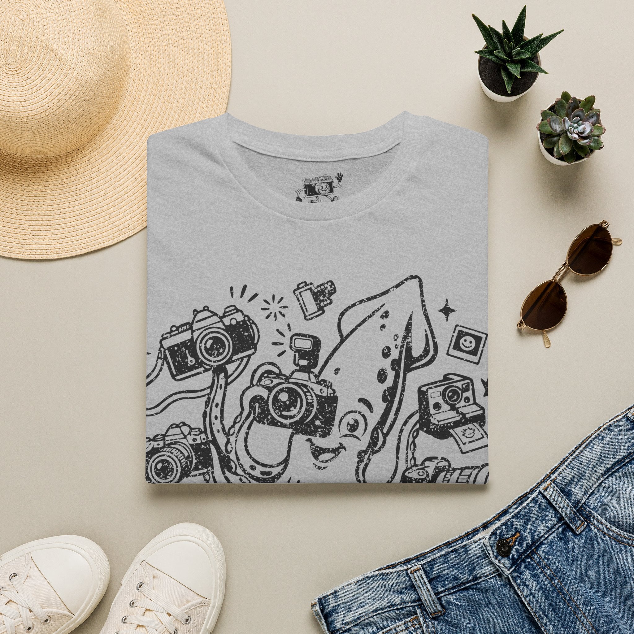‘Camerami’ DISTRESSED VERSION Fun Squid Calamari/Cameras T-Shirt — Photography Lover Tee
