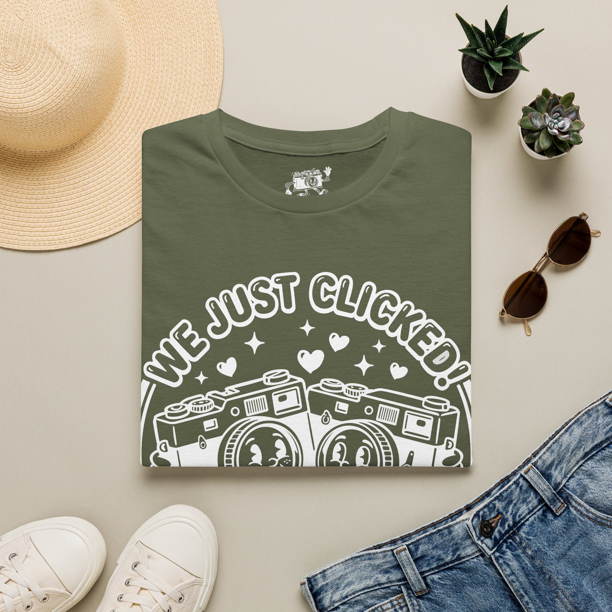 ‘We Just Clicked!’ camera besties forever fun 1930’s art style camera graphic T-Shirt — Photography Lover Tee