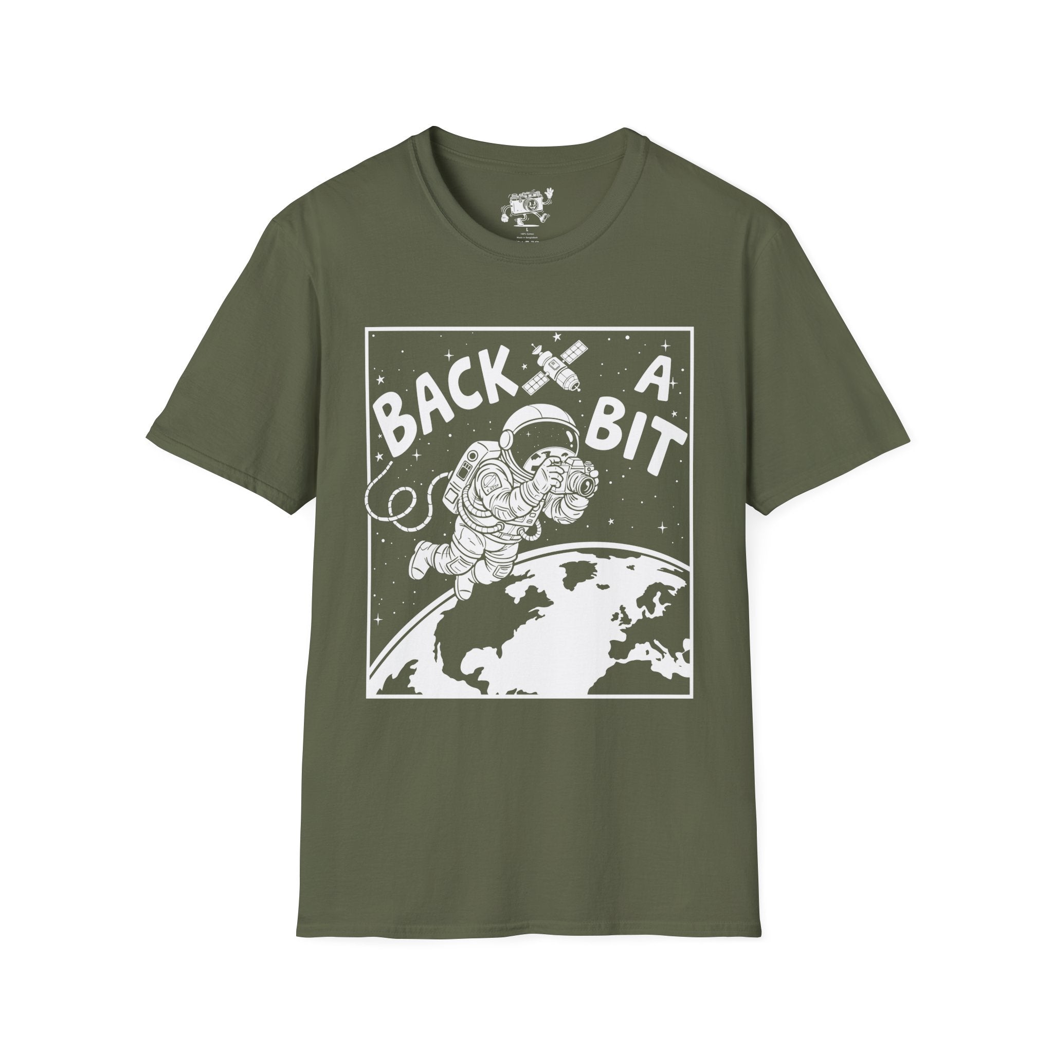 ‘Back a Bit’ wide angle lens at the ready with this funny T-Shirt — Photography Lover Tee