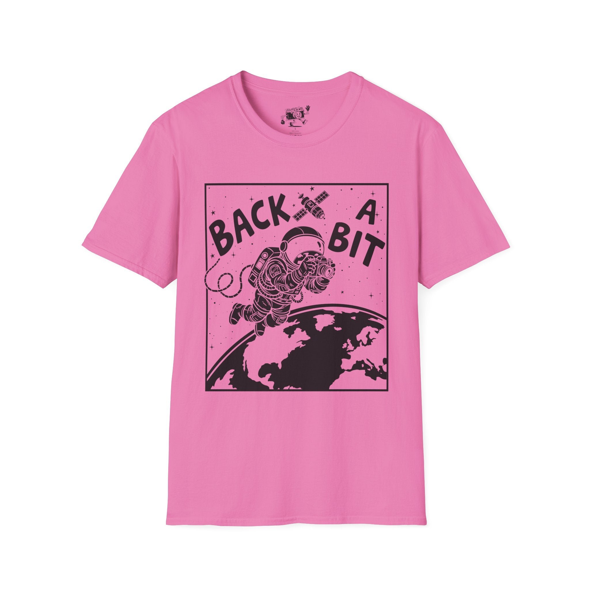 ‘Back a Bit’ wide angle lens at the ready with this funny T-Shirt — Photography Lover Tee