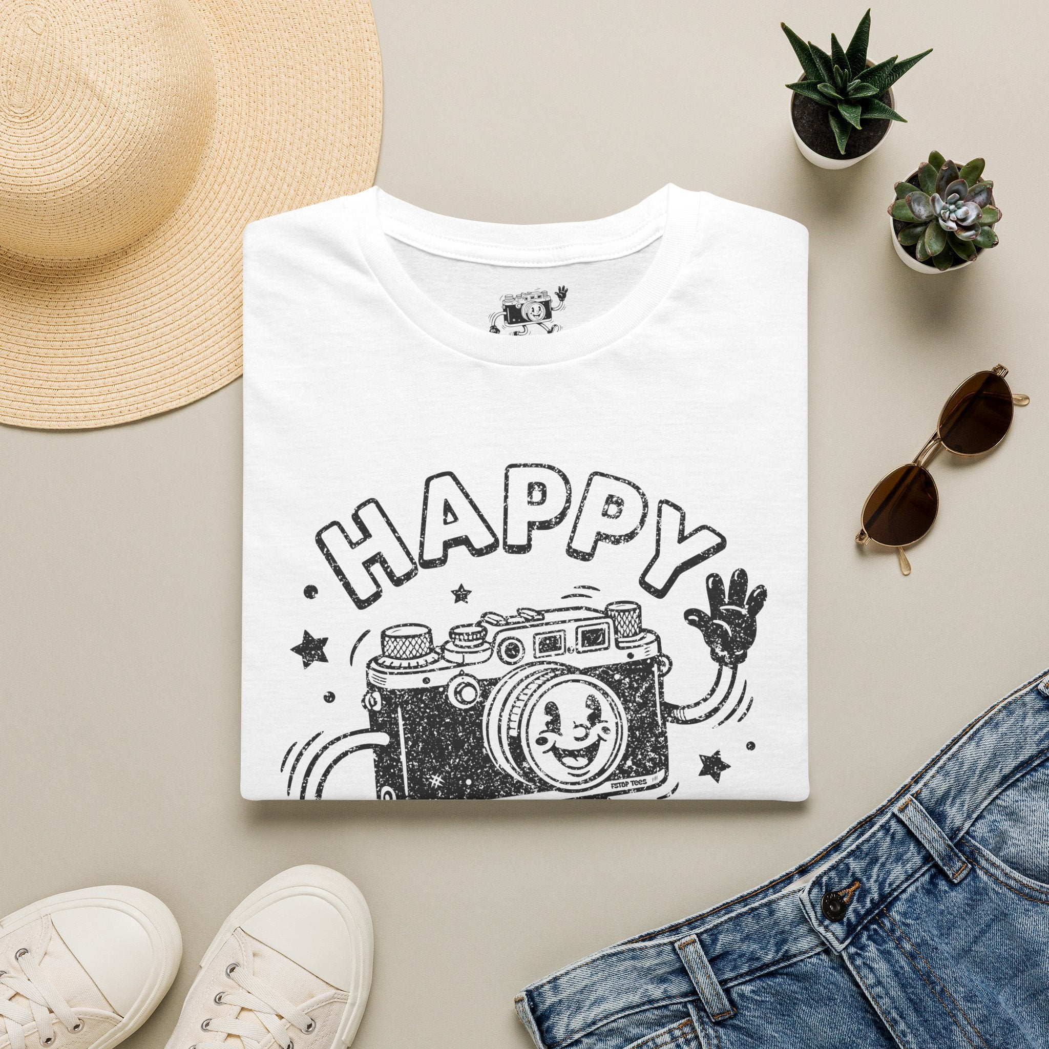 Happy Snapper DISTRESSED VERSION fun 1930’s art style camera graphic T-Shirt — Photography Lover Tee