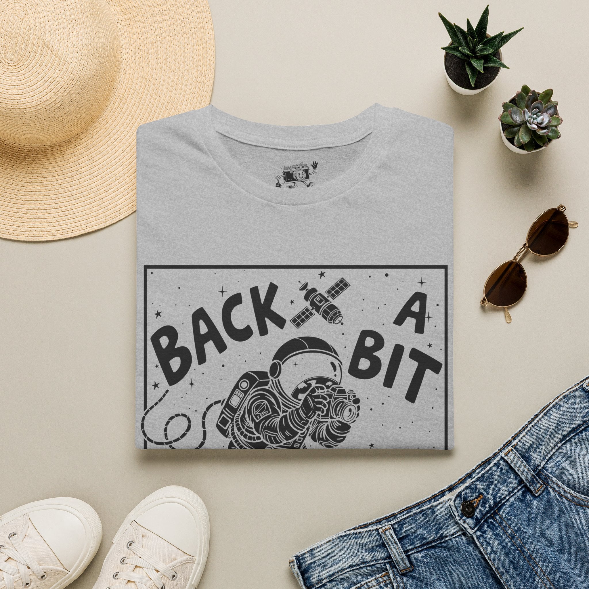 ‘Back a Bit’ wide angle lens at the ready with this funny T-Shirt — Photography Lover Tee
