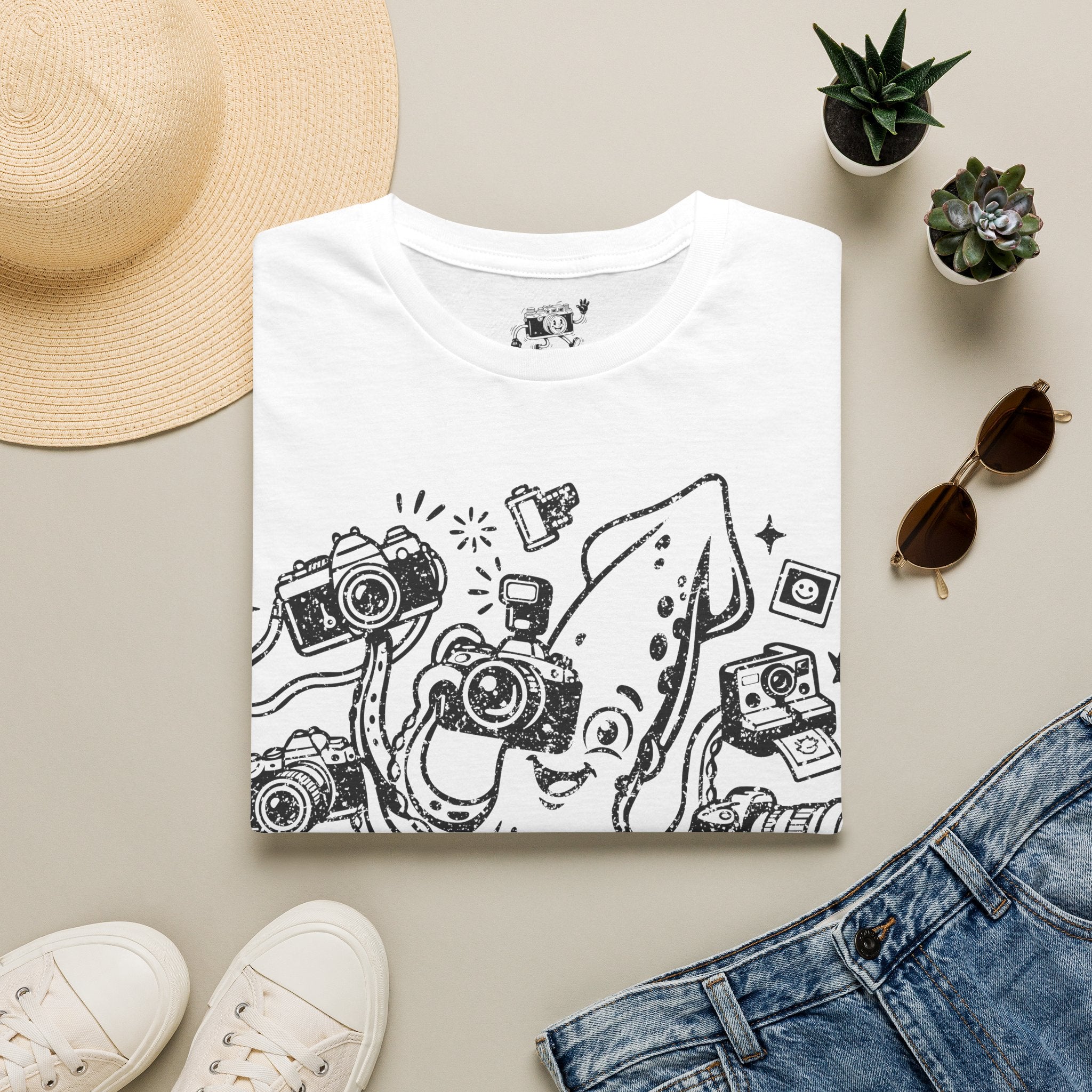 ‘Camerami’ DISTRESSED VERSION Fun Squid Calamari/Cameras T-Shirt — Photography Lover Tee
