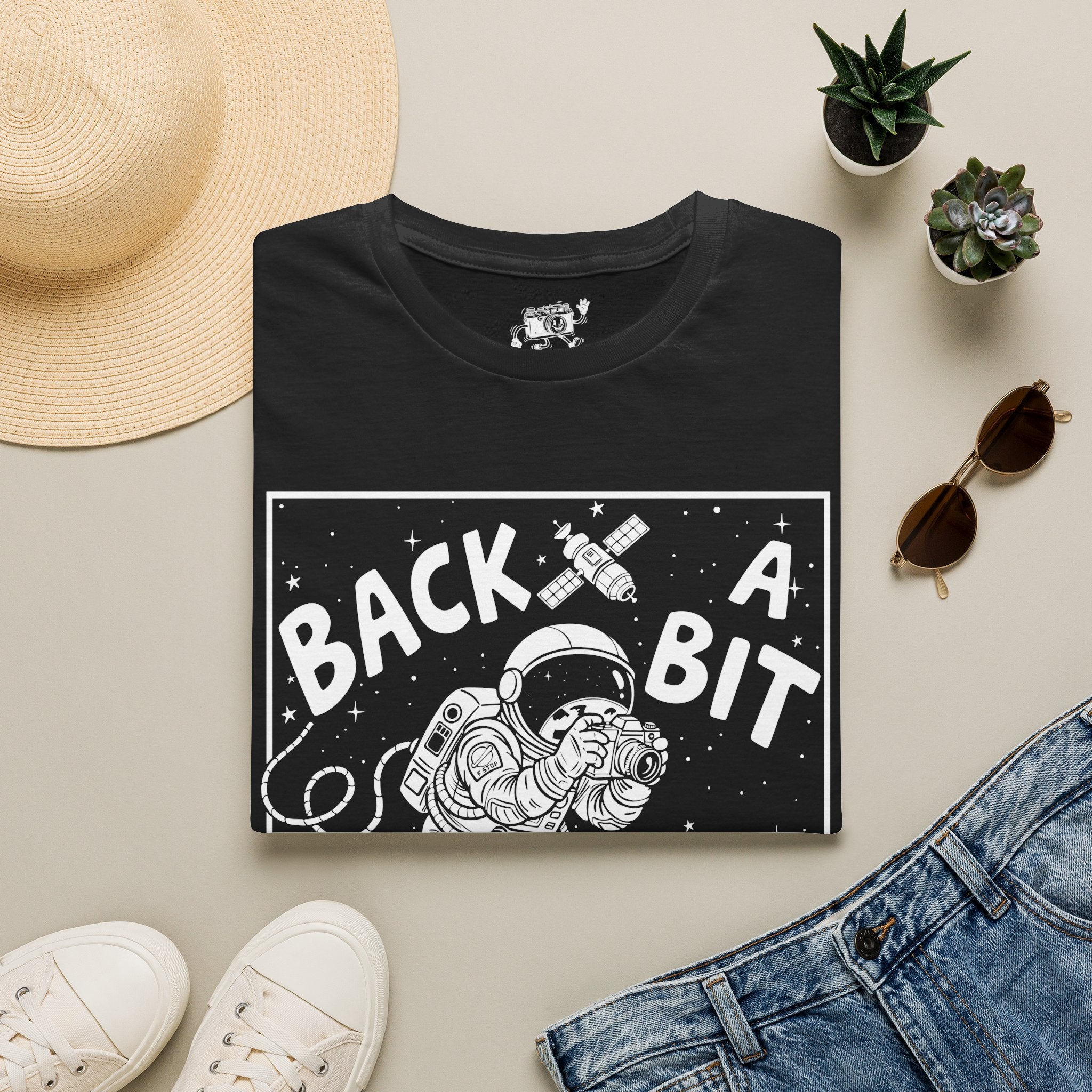 ‘Back a Bit’ wide angle lens at the ready with this funny T-Shirt — Photography Lover Tee