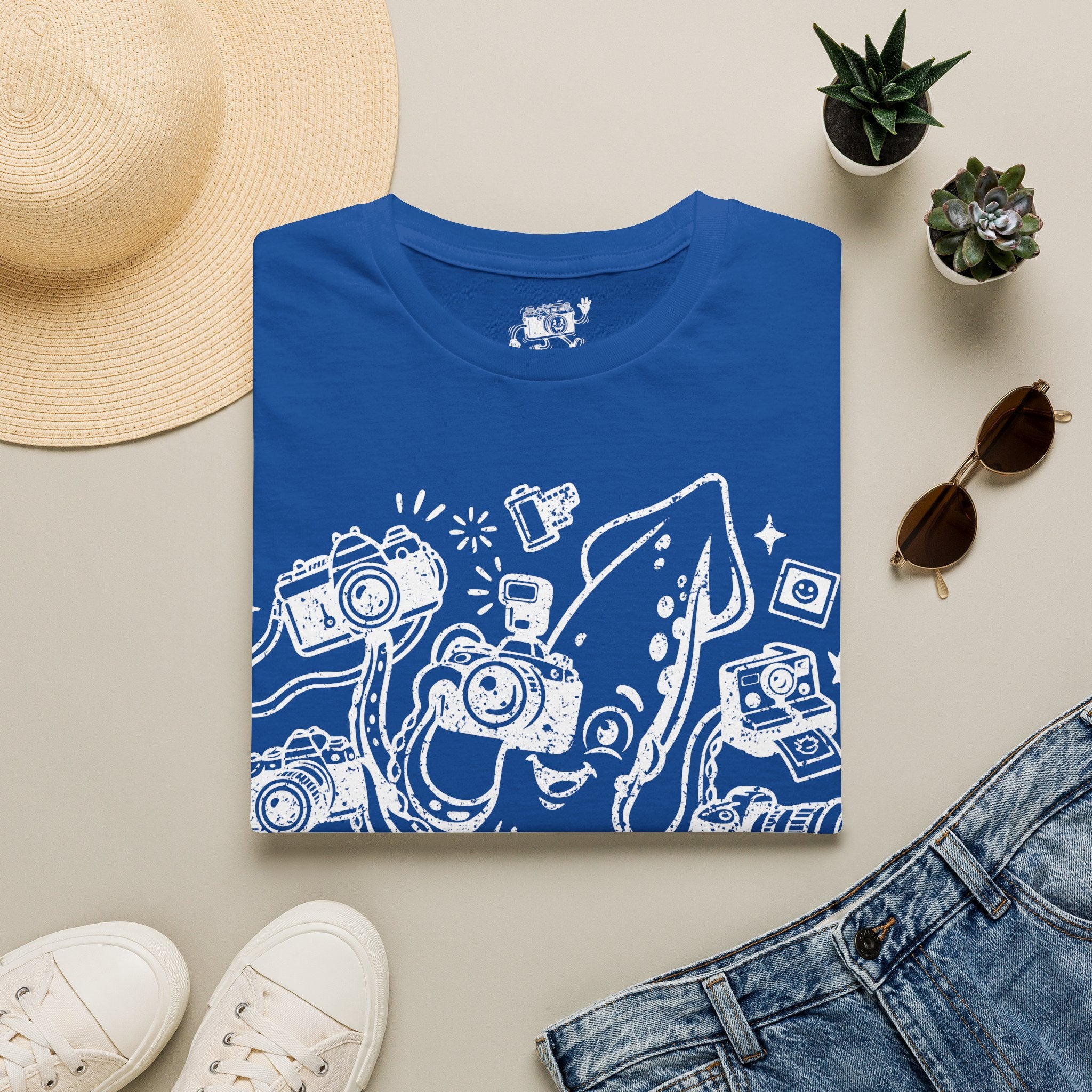 ‘Camerami’ DISTRESSED VERSION Fun Squid Calamari/Cameras T-Shirt — Photography Lover Tee