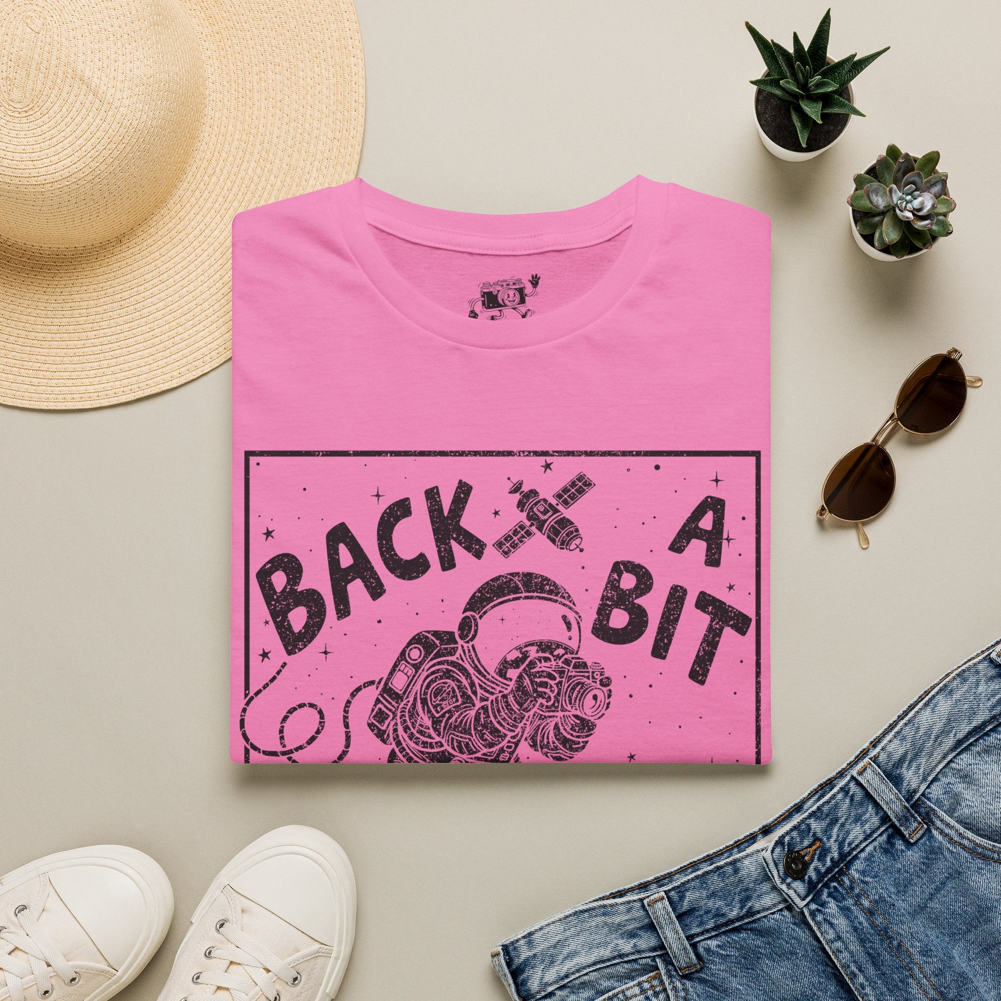 DISTRESSED VERSION ‘Back a Bit’ wide angle lens at the ready with this funny T-Shirt — Photography Lover Tee