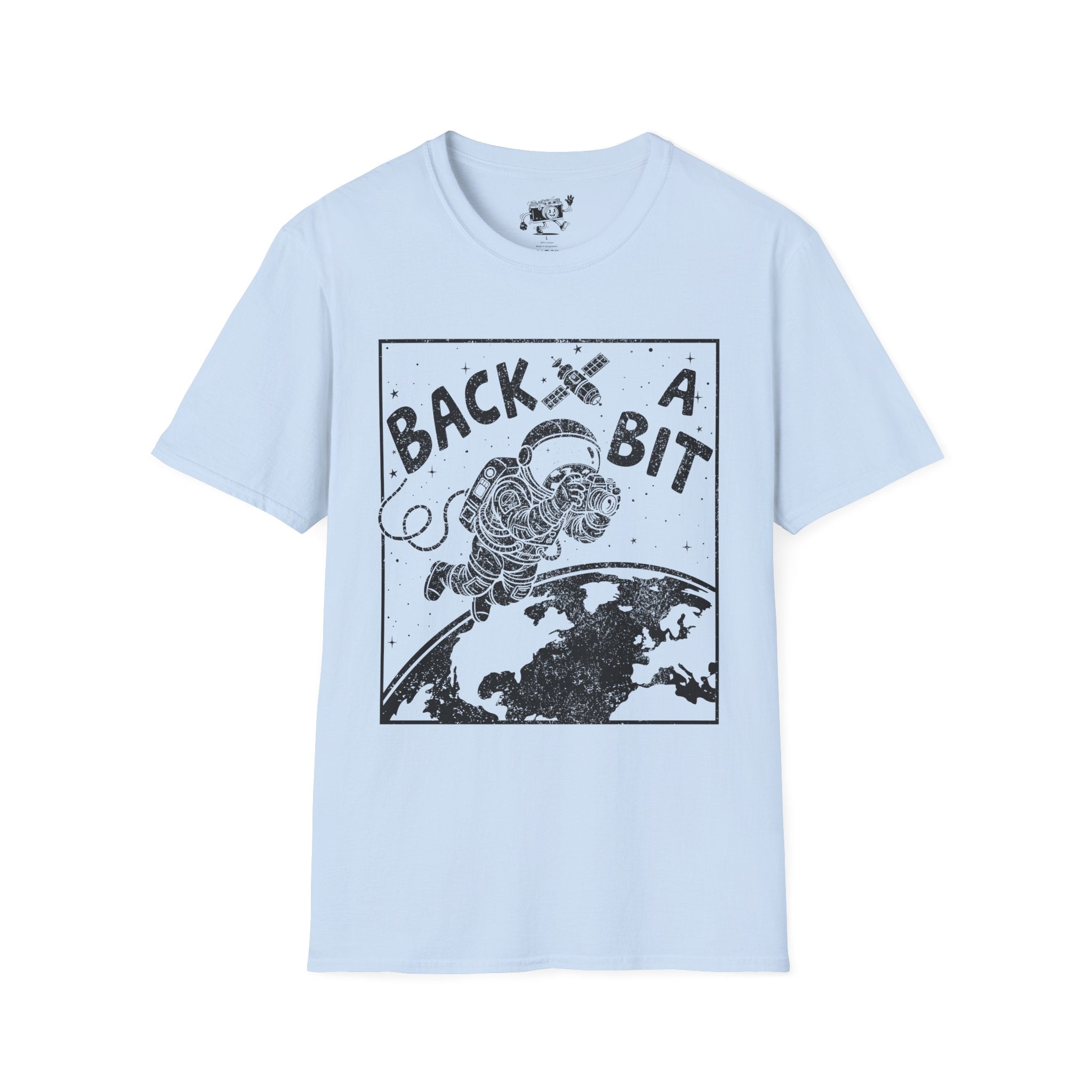 DISTRESSED VERSION ‘Back a Bit’ wide angle lens at the ready with this funny T-Shirt — Photography Lover Tee