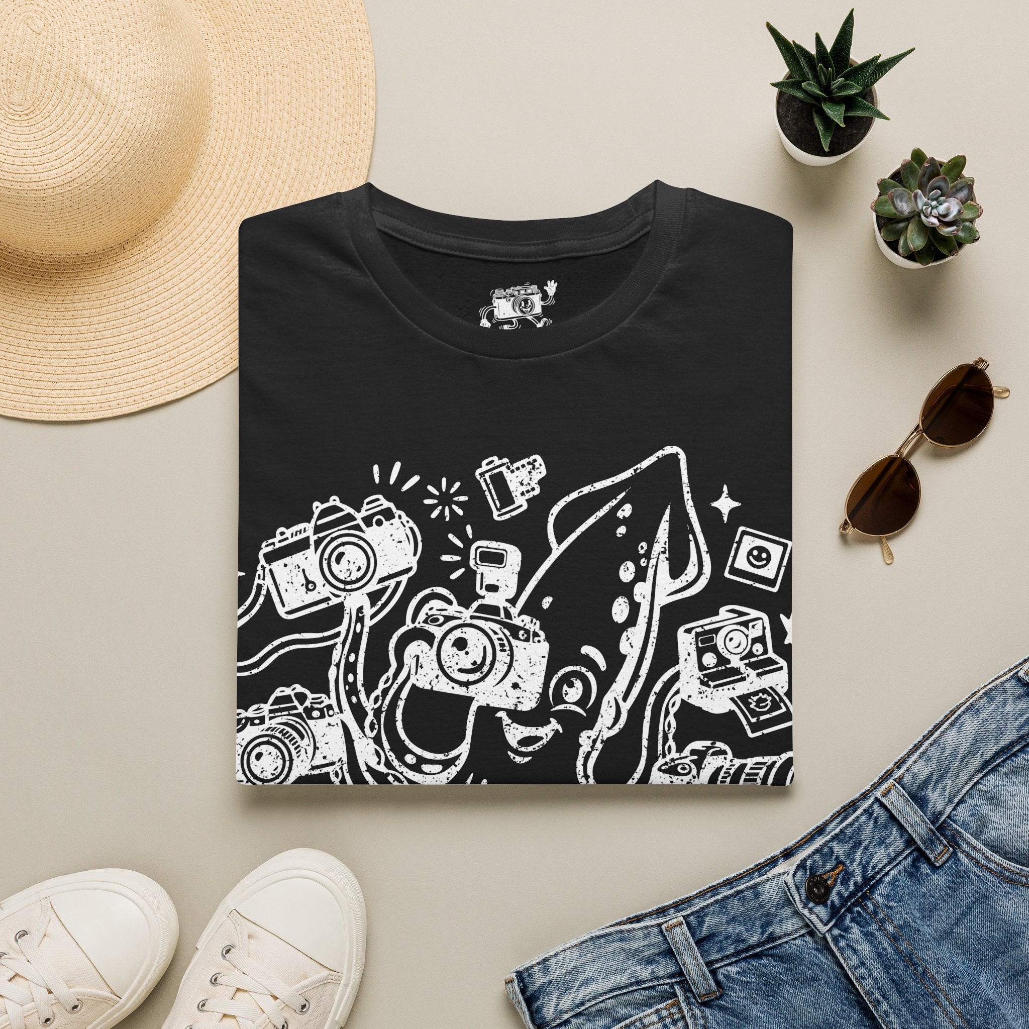 ‘Camerami’ DISTRESSED VERSION Fun Squid Calamari/Cameras T-Shirt — Photography Lover Tee