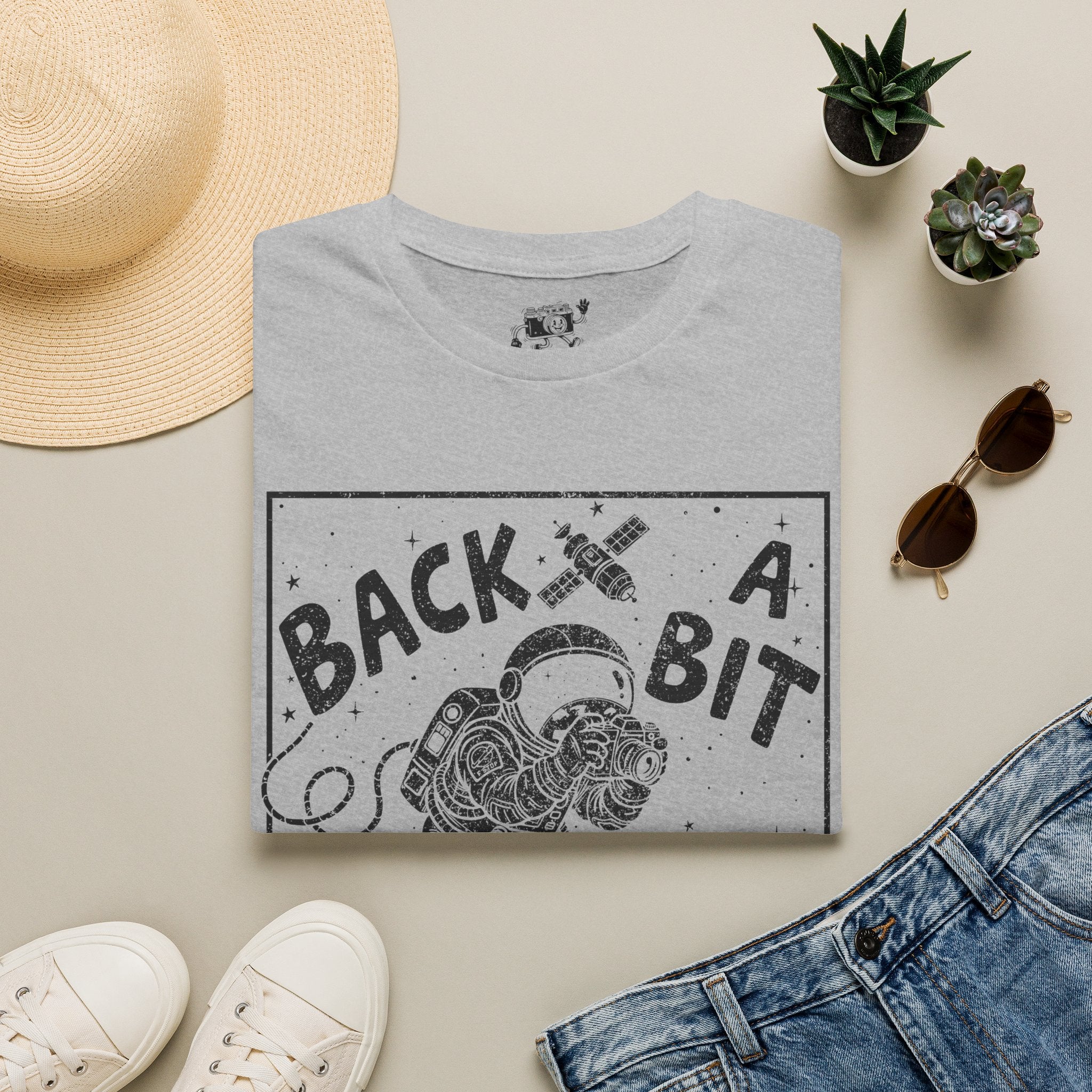 DISTRESSED VERSION ‘Back a Bit’ wide angle lens at the ready with this funny T-Shirt — Photography Lover Tee