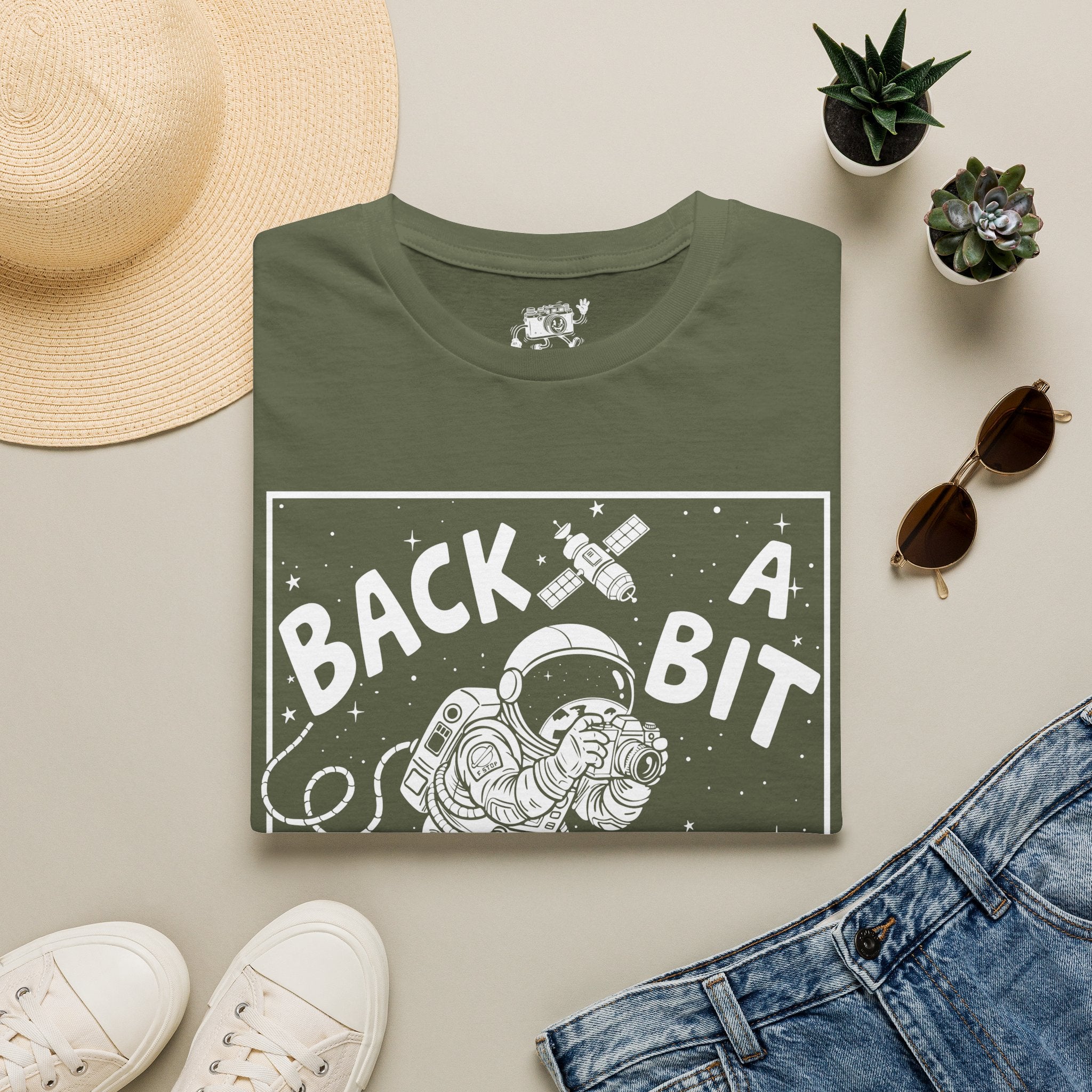 ‘Back a Bit’ wide angle lens at the ready with this funny T-Shirt — Photography Lover Tee