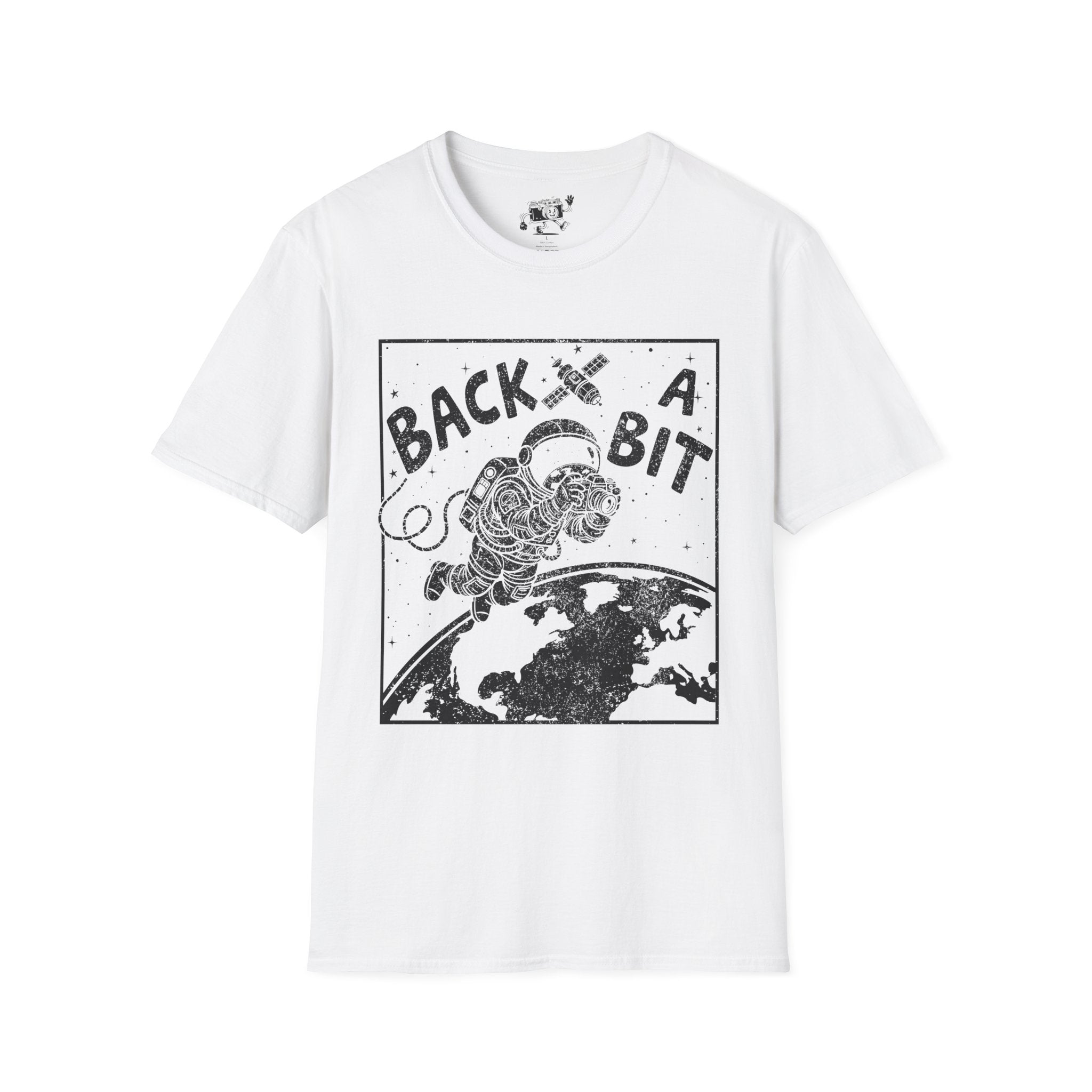 DISTRESSED VERSION ‘Back a Bit’ wide angle lens at the ready with this funny T-Shirt — Photography Lover Tee